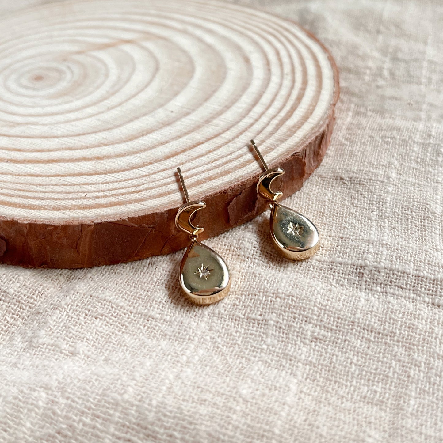 Lumi Droplet (16k gold-plated) Studs