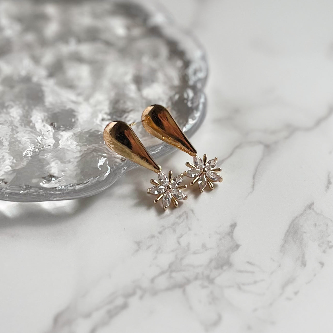 Yuri (16k gold-plated) Dangly Studs