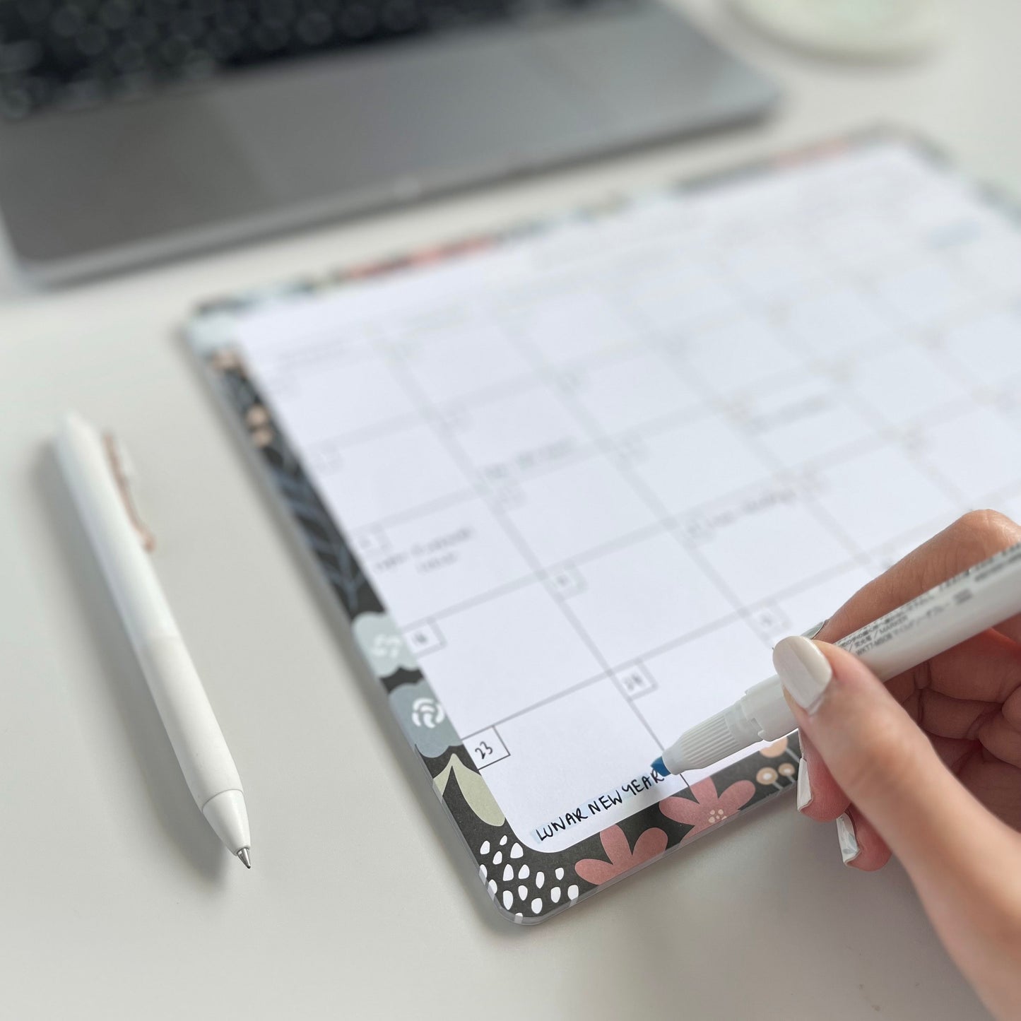 Winter Petals | Desktop Monthly Planner