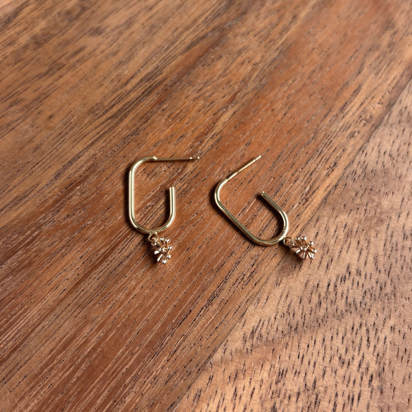 Aster (16k gold-plated) Dangly Hoops
