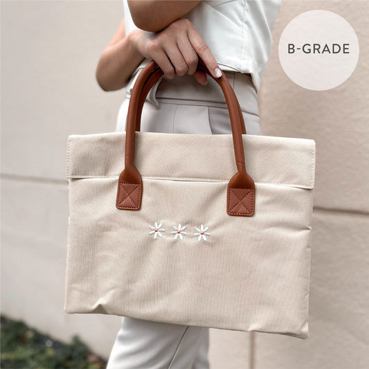 [B-Grade] Dainty Daisy Embroidered Laptop Bag