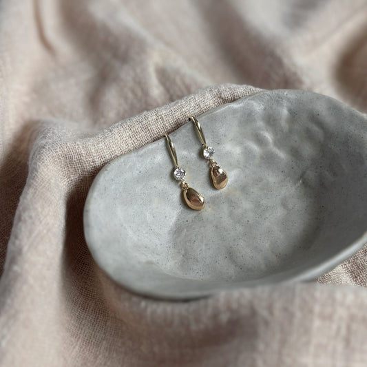 Rue (16k gold-plated) Dangly Studs