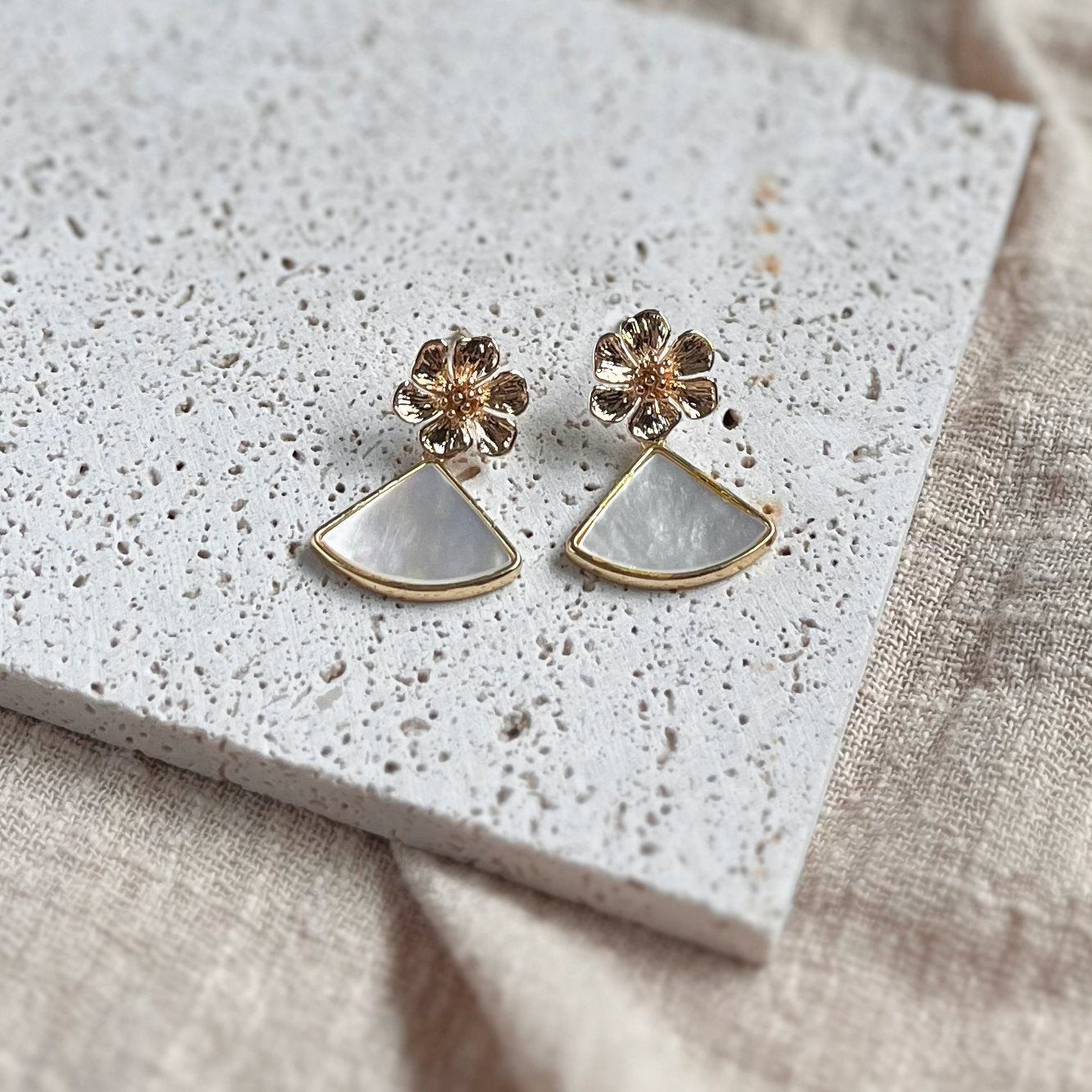 Viola (16k gold-plated) Dangly Studs