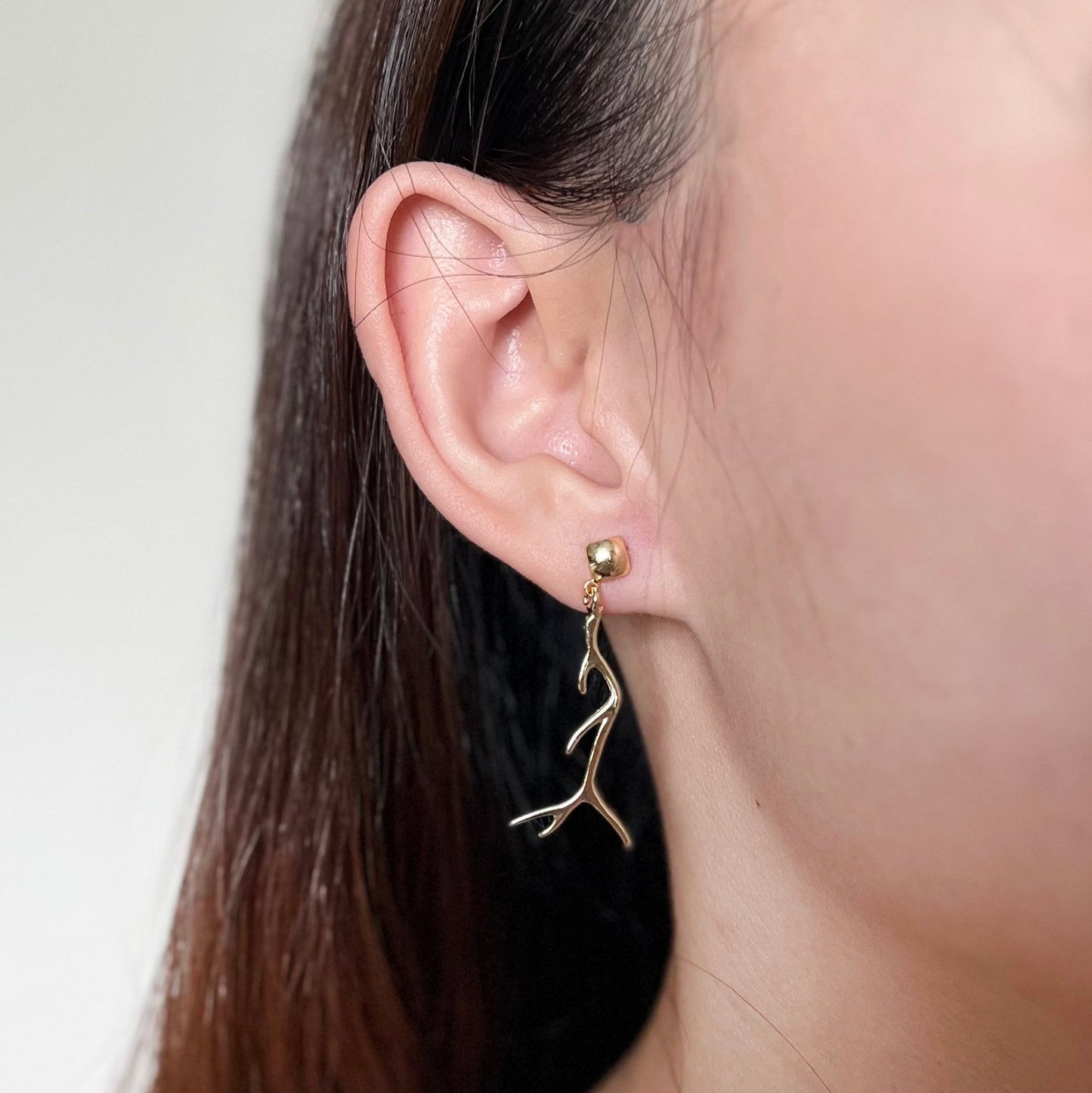 Fawn Dangly (16k gold-plated) Studs
