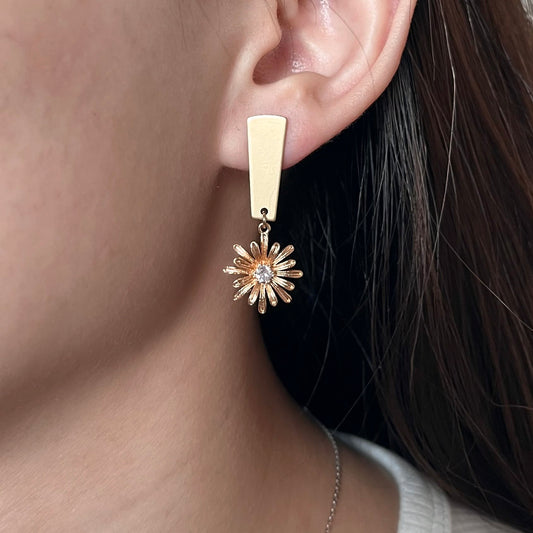 Marigold (16k gold-plated) Dangly Studs